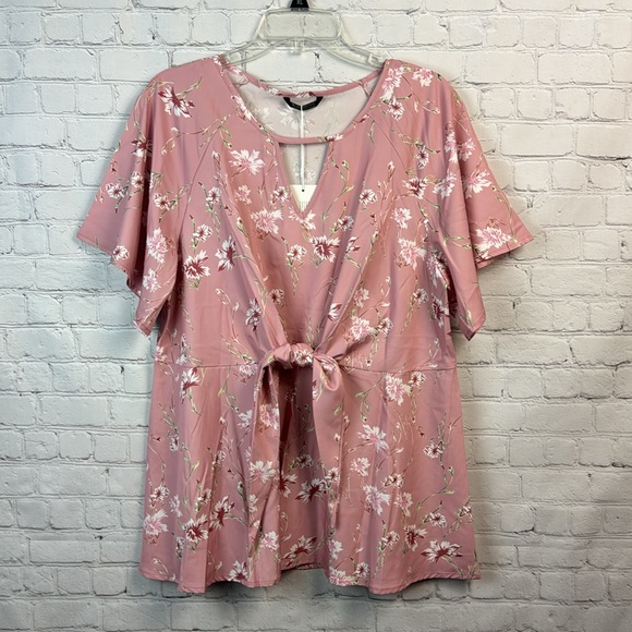 BloomChic Pink Floral Ruffle Sleeve Keyhole Tie Front Top Plus Size 1X - Picture 2 of 6